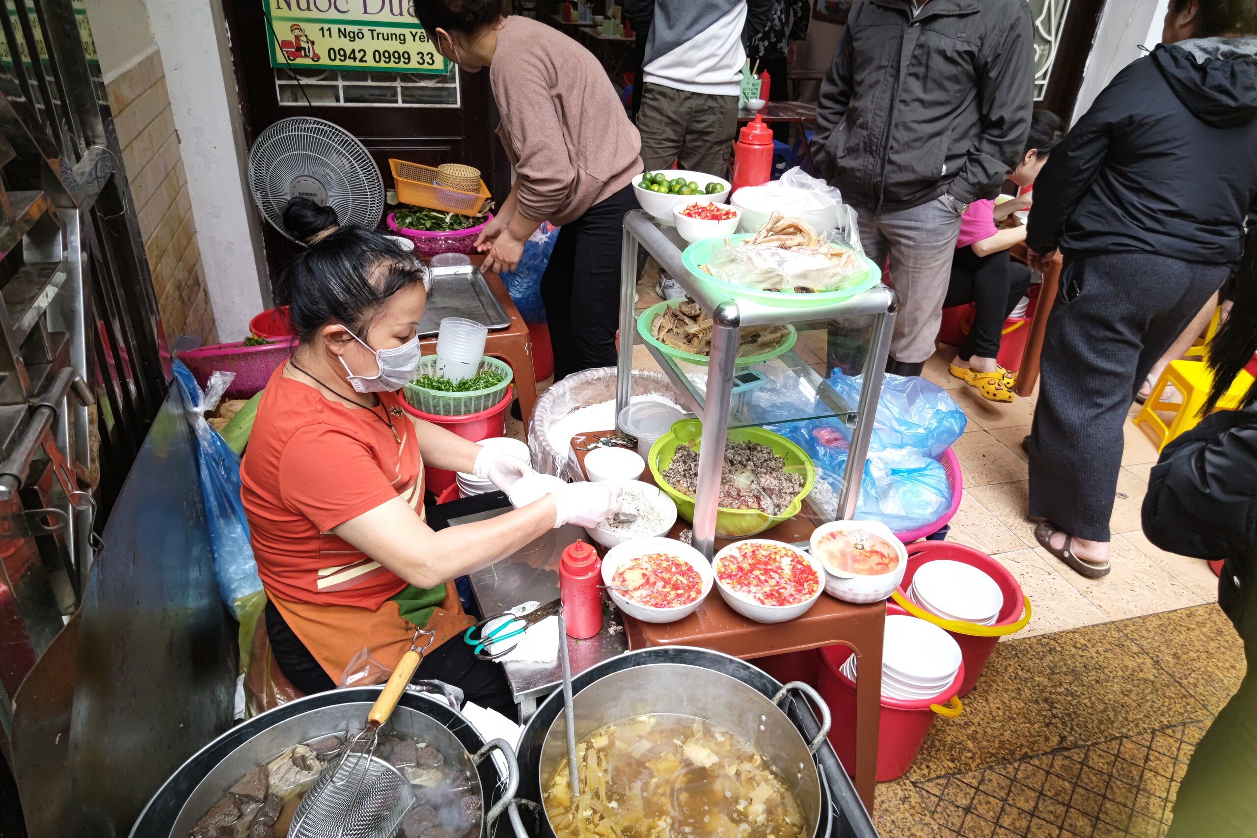 Chủ quán bún ngan Nhàn lên tiếng sau vụ lùm xùm:  "Chị không chửi khách, chẳng hiểu sao sự việc lại thành ra như thế"- Ảnh 2.