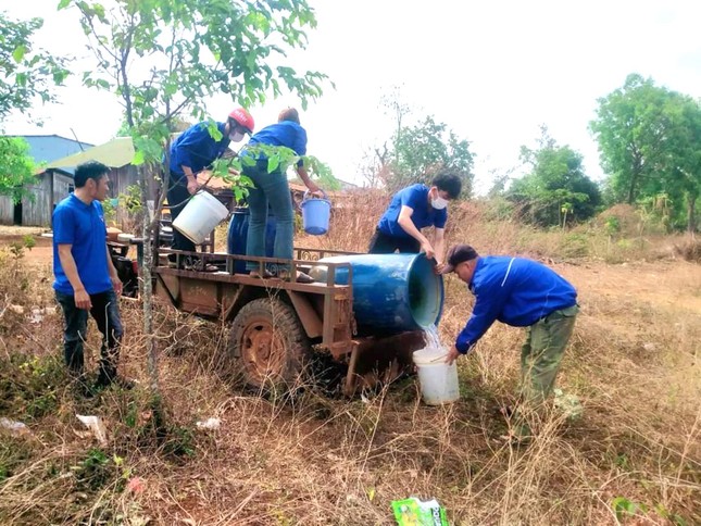 Tuổi trẻ Đắk Lắk tạo không gian xanh, xây dựng tuyến phố không tiền mặt ảnh 11