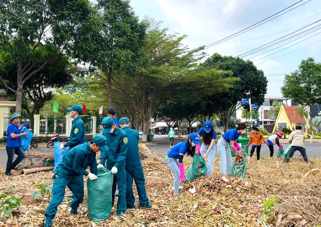 Tuổi trẻ Đắk Lắk tạo không gian xanh, xây dựng tuyến phố không tiền mặt ảnh 14