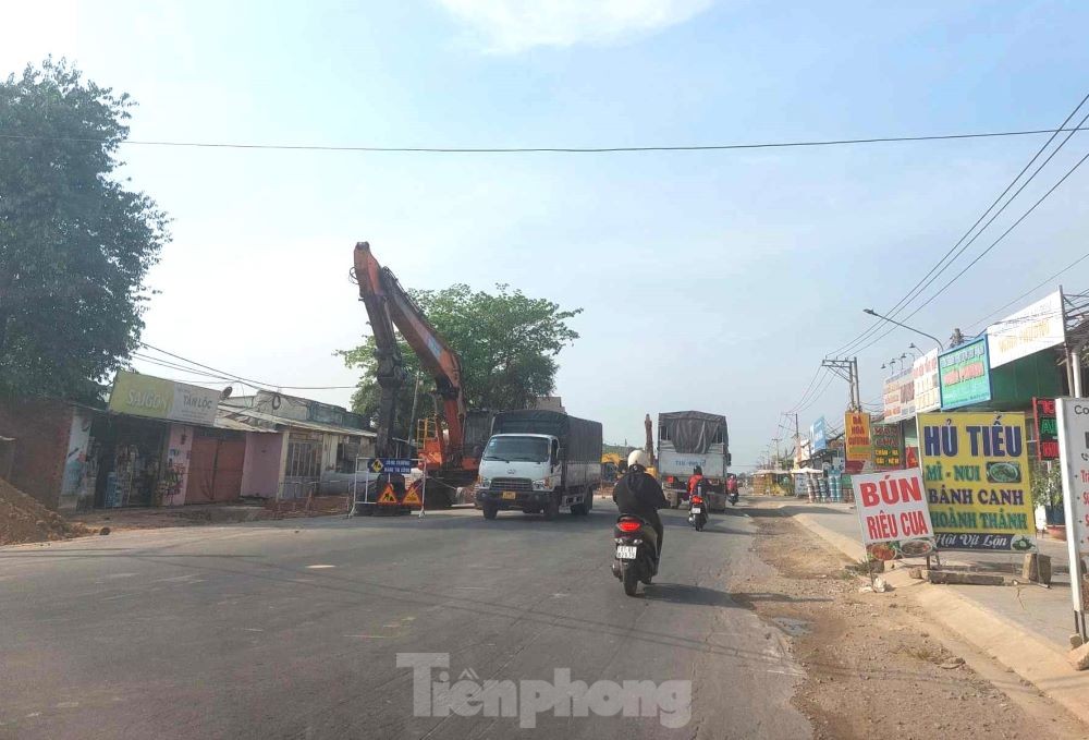 Khổ vì nâng cấp 2km đường hơn 3 năm chưa xong ở Bình Dương ảnh 10