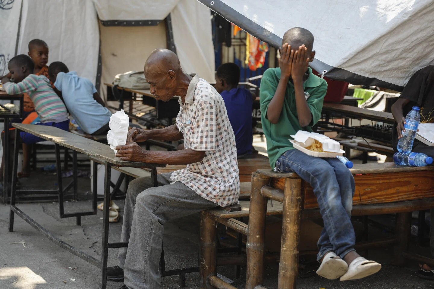 dong vien tro tac nghen khi haiti chim trong bao luc nan doi gia tang hinh 3