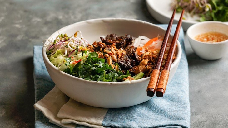 Bún bò Nam Bộ rất khác bún bò Huế - Ảnh: Taste Atlas