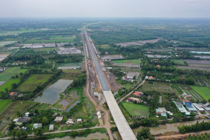 Cao tốc Trung Lương - Mỹ Thuận qua tỉnh Tiền Giang đang được thi công, tháng 1/2021. Ảnh: Quỳnh Trần