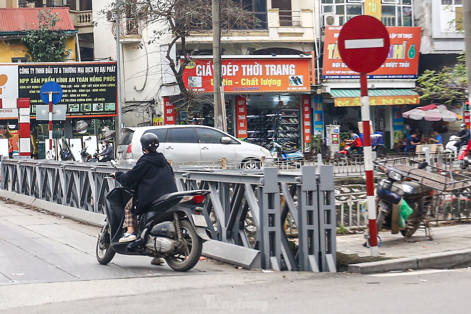 Điều chỉnh giao thông phố Kim Ngưu, hàng loạt phương tiện đi ngược chiều bất chấp biển cấm ảnh 3