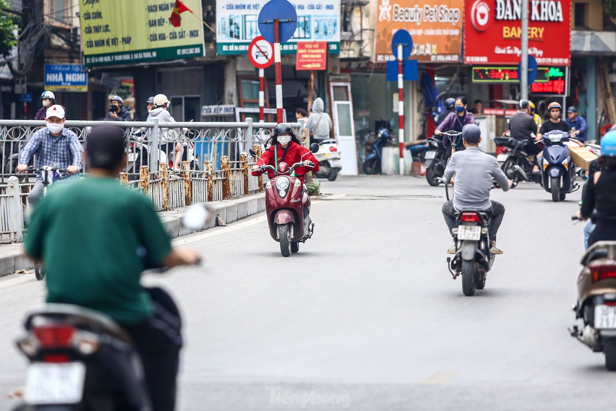 Điều chỉnh giao thông phố Kim Ngưu, hàng loạt phương tiện đi ngược chiều bất chấp biển cấm ảnh 8