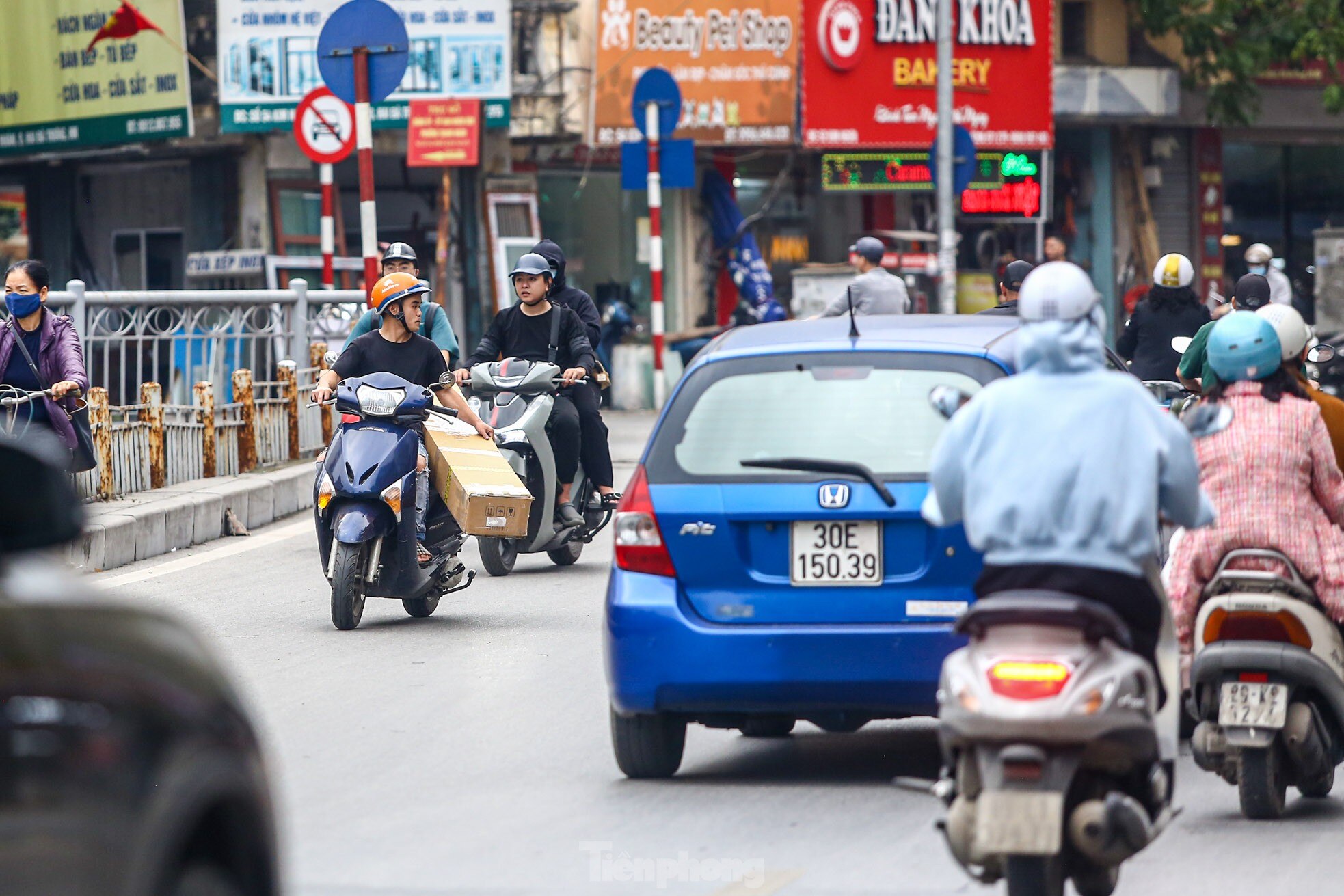 Điều chỉnh giao thông phố Kim Ngưu, hàng loạt phương tiện đi ngược chiều bất chấp biển cấm ảnh 15