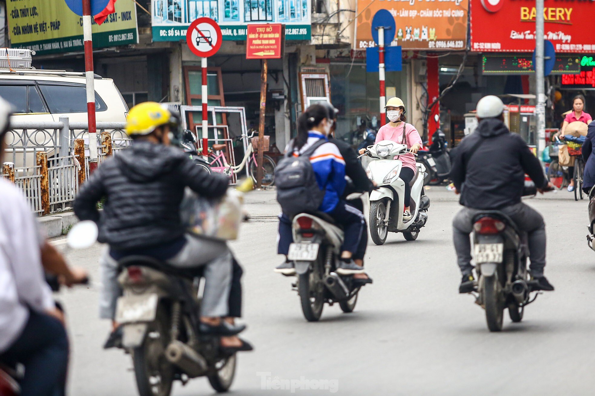 Điều chỉnh giao thông phố Kim Ngưu, hàng loạt phương tiện đi ngược chiều bất chấp biển cấm ảnh 9