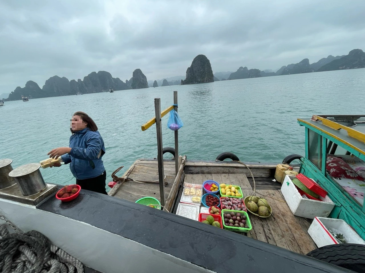 Hàng rong bủa vây, chặt chém du khách- Ảnh 4.