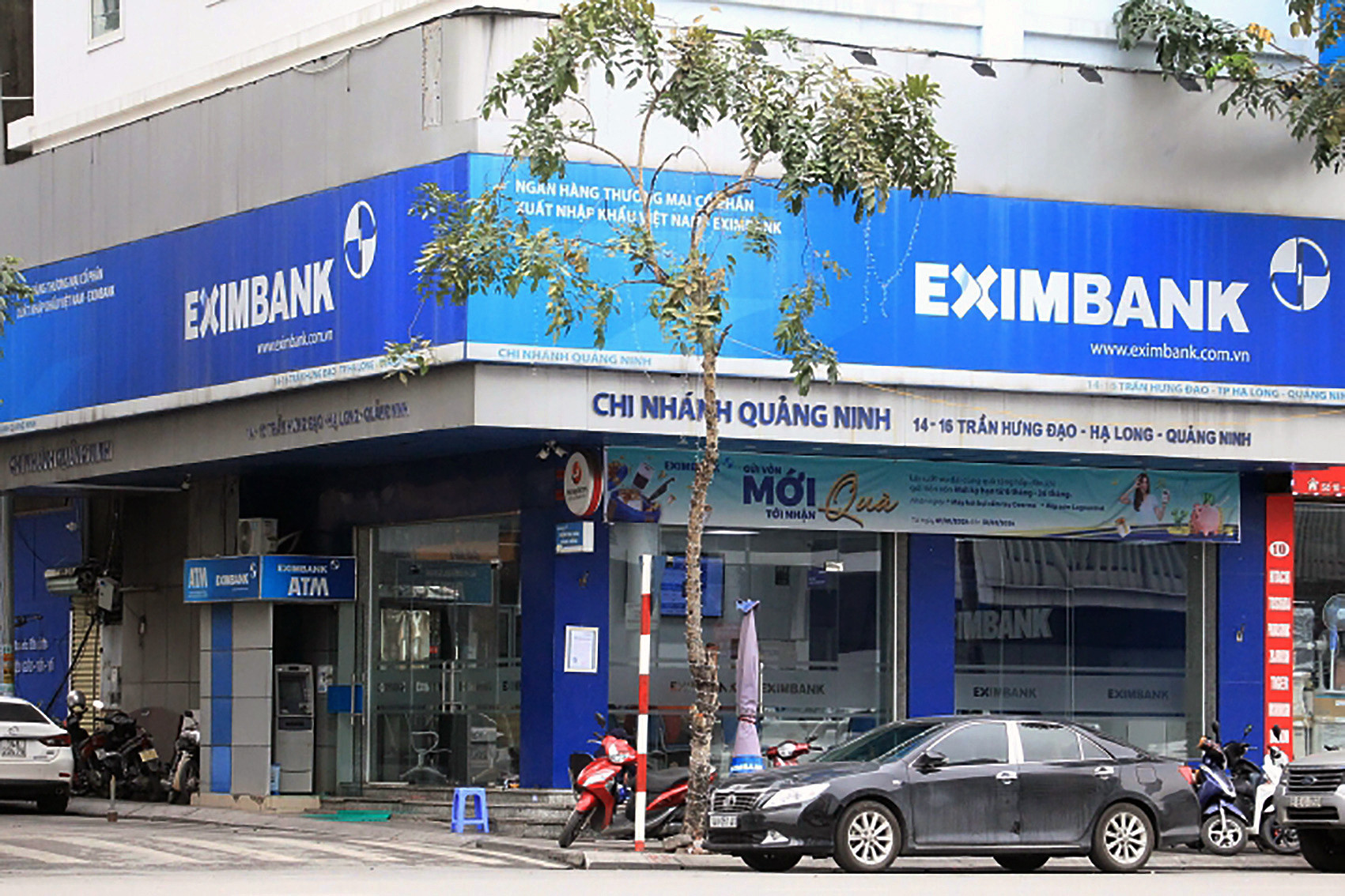 Vụ nợ thẻ tín dụng 8,5 triệu thành 8,8 tỷ: Eximbank gặp khách hàng và luật sư