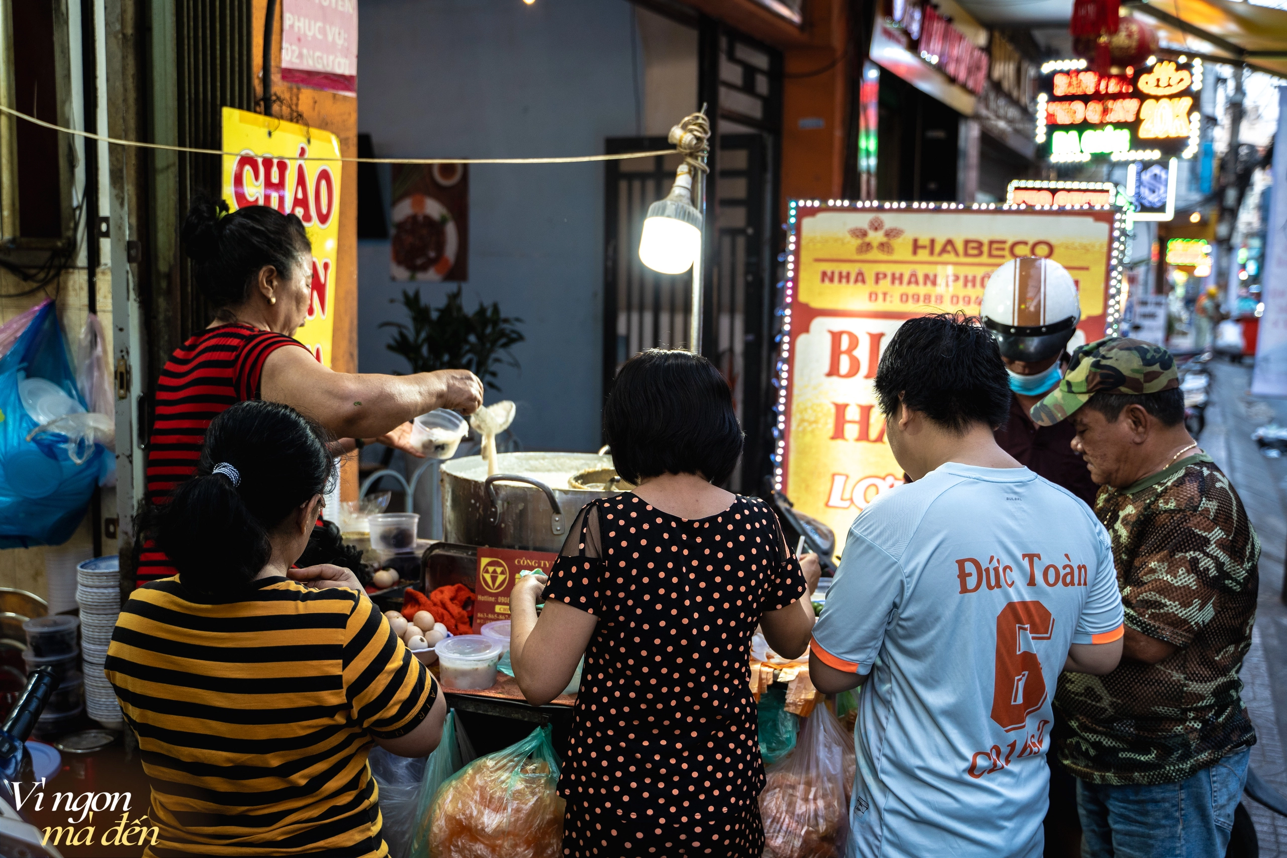 Tiệm cháo sườn &quot;gây thương nhớ&quot; bởi nước xốt thịt trứ danh, khách mua nườm nượp bán không ngơi tay - Ảnh 8.