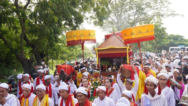 Ngày hội Văn hóa dân tộc Chăm lần thứ VI: Nêu cao tinh thần tự hào về văn hóa dân tộc Chăm trong nền văn hóa Việt Nam giàu bản sắc - Ảnh 4.