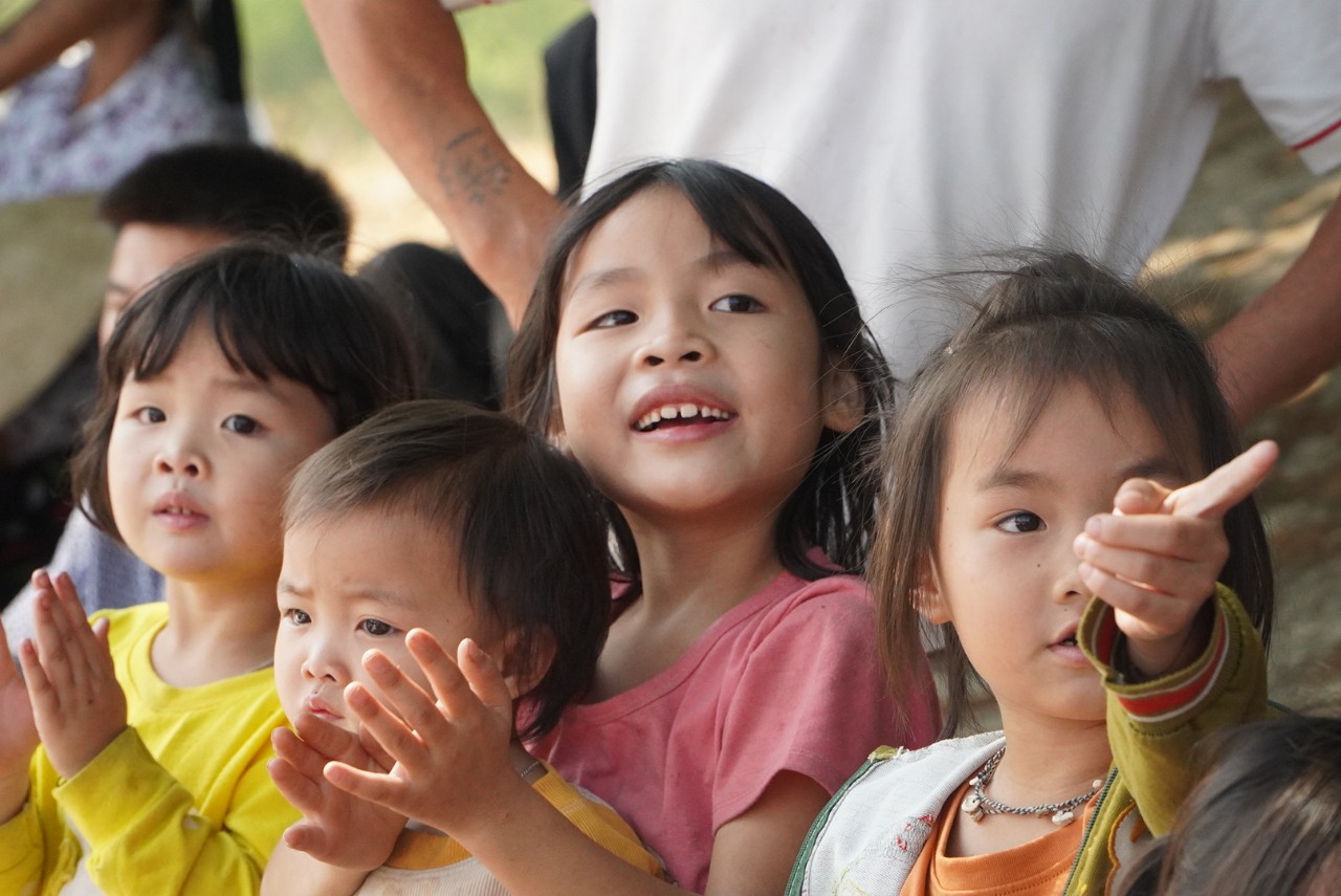 Mãn nhãn với màn biểu diễn dù lượn trên bầu trời Chư Tan Kra- Ảnh 20.