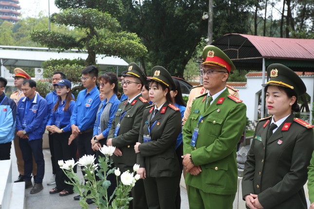 Đoàn đại biểu nhận Giải thưởng Lý Tự Trọng thăm địa chỉ đỏ ở Hà Tĩnh ảnh 10