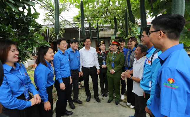 Đoàn đại biểu nhận Giải thưởng Lý Tự Trọng thăm địa chỉ đỏ ở Hà Tĩnh ảnh 21