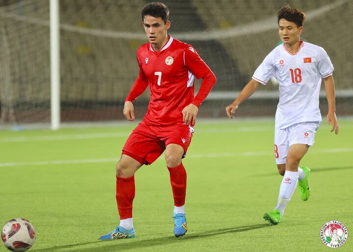 U23 Tajikistan chơi tốt hơn.