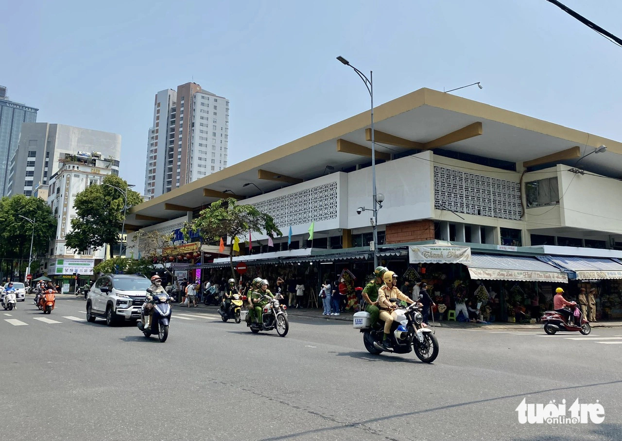 Các lực lượng chức năng sẽ tập trung đảm bảo giao thông và trật tự đô thị trên các tuyến đường du lịch - Ảnh: TRƯỜNG TRUNG