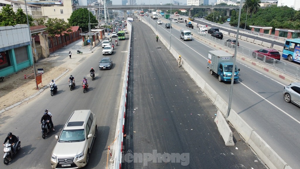 Cầu vượt thép Mai Dịch hoàn thiện các hạng mục cuối cùng để về đích trong tuần này ảnh 2