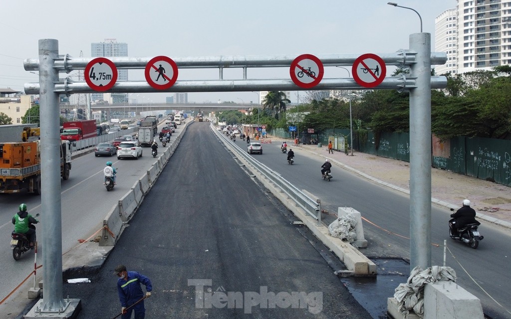 Cầu vượt thép Mai Dịch hoàn thiện các hạng mục cuối cùng để về đích trong tuần này ảnh 7