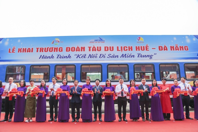 Đoàn tàu &quot;Kết nối di sản miền Trung&quot; chính thức đưa vào phục vụ khách - Ảnh 2.