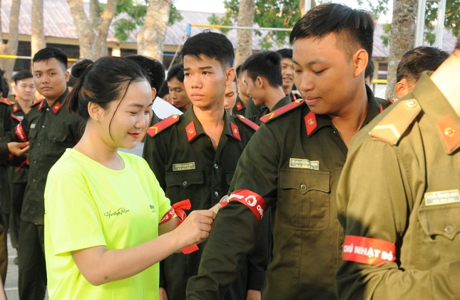 Hàng trăm cán bộ, chiến sĩ, đoàn viên thanh niên hiến máu tại Chủ Nhật Đỏ ở Cần Thơ ảnh 4