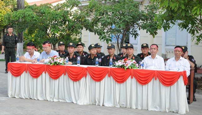 Hàng trăm cán bộ, chiến sĩ, đoàn viên thanh niên hiến máu tại Chủ Nhật Đỏ ở Cần Thơ ảnh 6