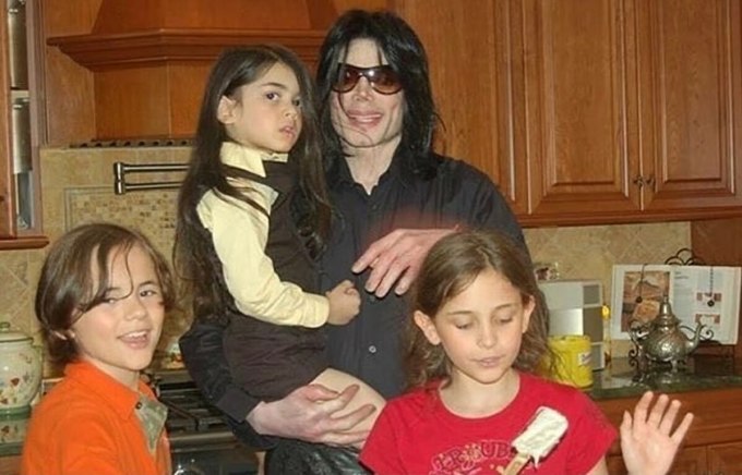 Michael Jackson chụp hình cùng các con. Ảnh: Instagram Prince Jackson