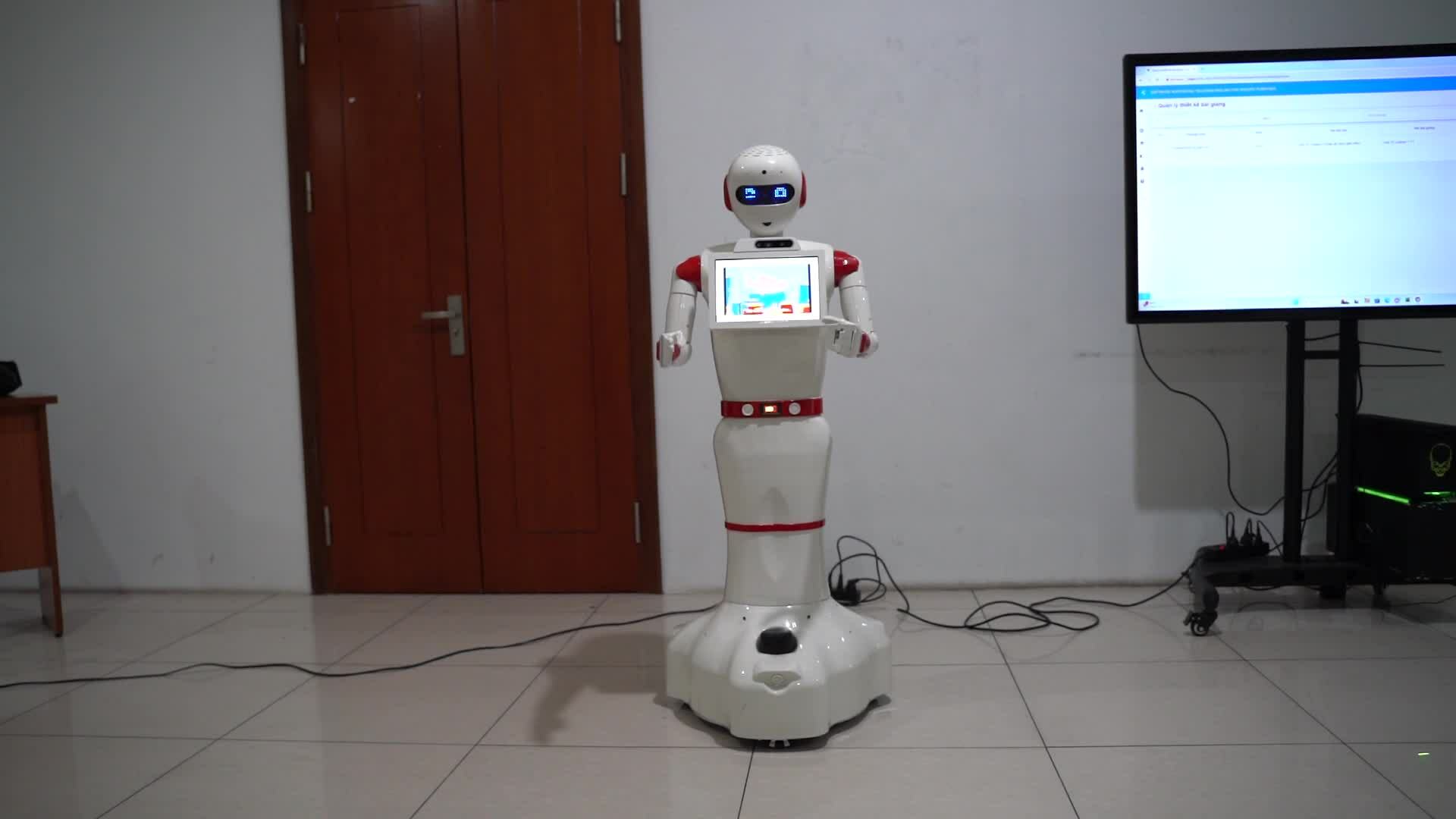 Giảng viên trường quân đội sáng chế robot thông minh dạy tiếng Anh