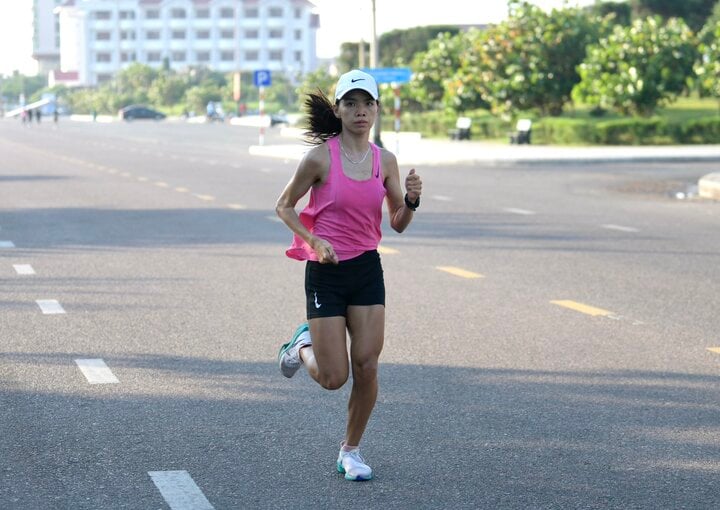 Đối thủ chính của cô là Hoàng Thị Ngọc Hoa - người từng giành huy chương đồng ở SEA Games 31.