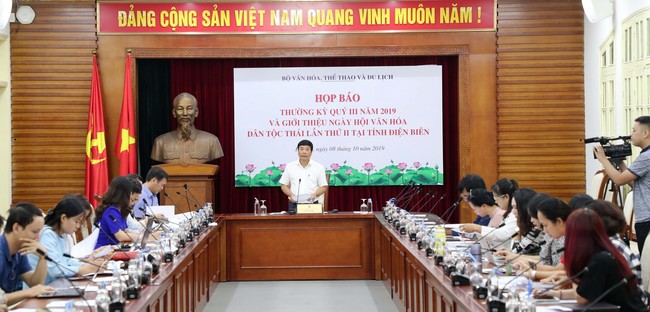 Người phát ngôn Bộ VHTTDL trả lời vụ xây dựng trái phép trên Mã Pì Lèng: Bất cứ ai, bất cứ thành phần nào cũng phải tuân thủ pháp luật - Ảnh 1.