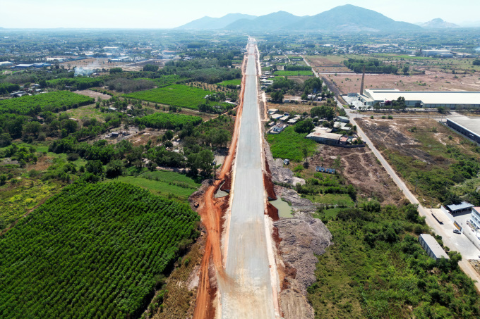 Đoạn cao tốc qua Bà Rịa - Vũng Tàu dần thành hình, hồi cuối tháng 1. Ảnh: Trường Hà