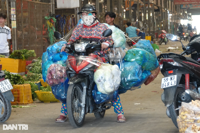 Chợ đầu mối lớn nhất TPHCM ế ẩm, tiểu thương 'kêu cứu' vì bị ép giá ảnh 4