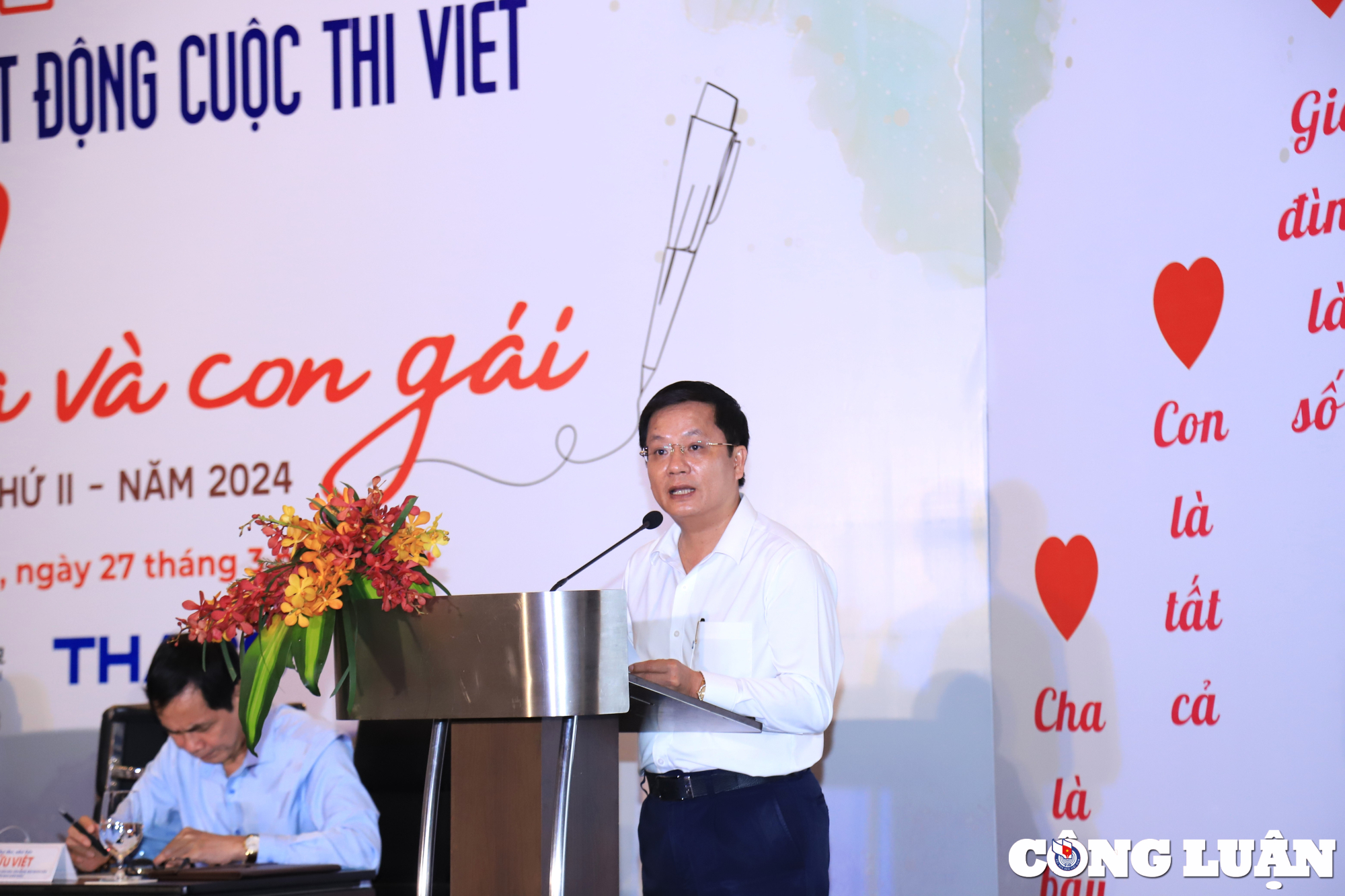 cuoc thi viet cha va con gai cau noi dua cac trang viet cau chuyen day tinh nhan van cao dep ve tinh cha va con hinh 1