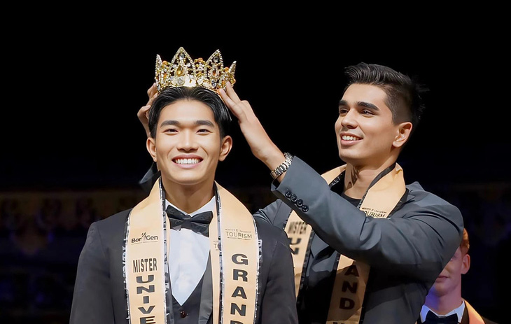 Thí sinh Chien Yu Chen đến từ Đài Loan giành vị trí cao nhất cuộc thi Mister Universe Tourism 2024 - Ảnh: Missosology