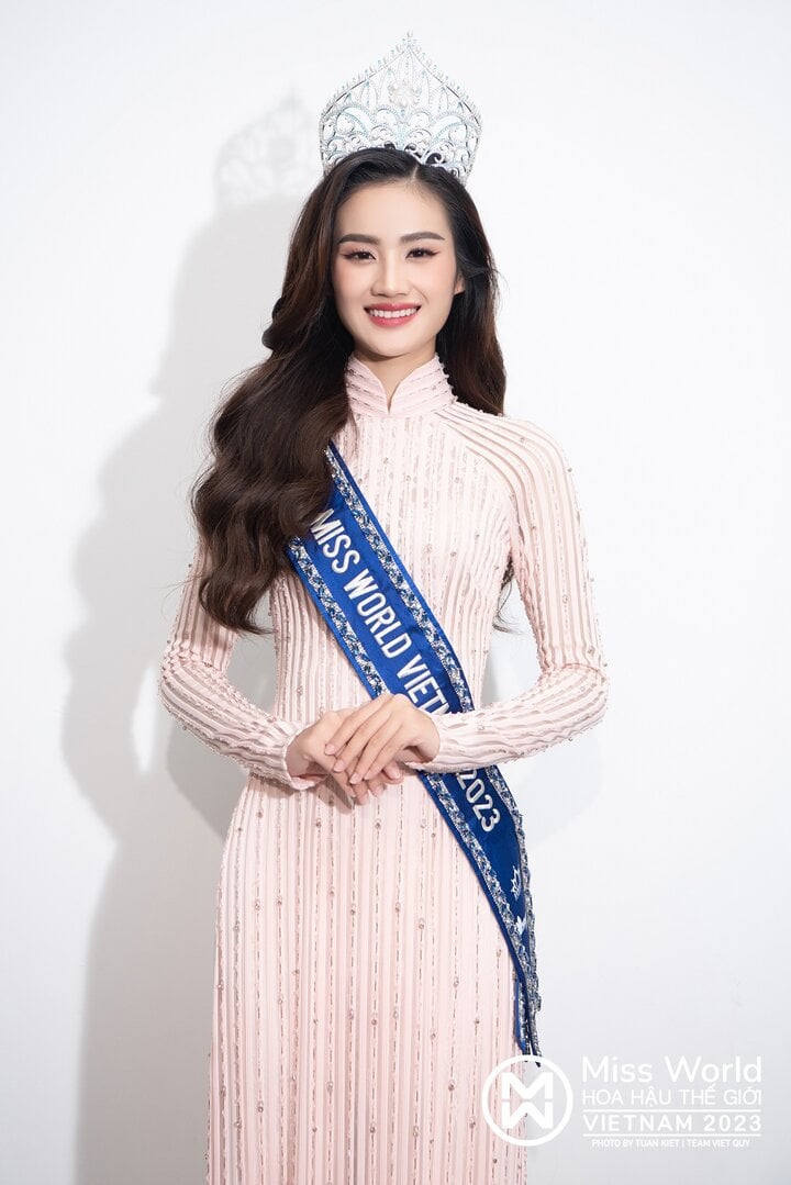 Hoa hậu Ý Nhi sẽ tham dự Miss World dù đang du học tại Australia.