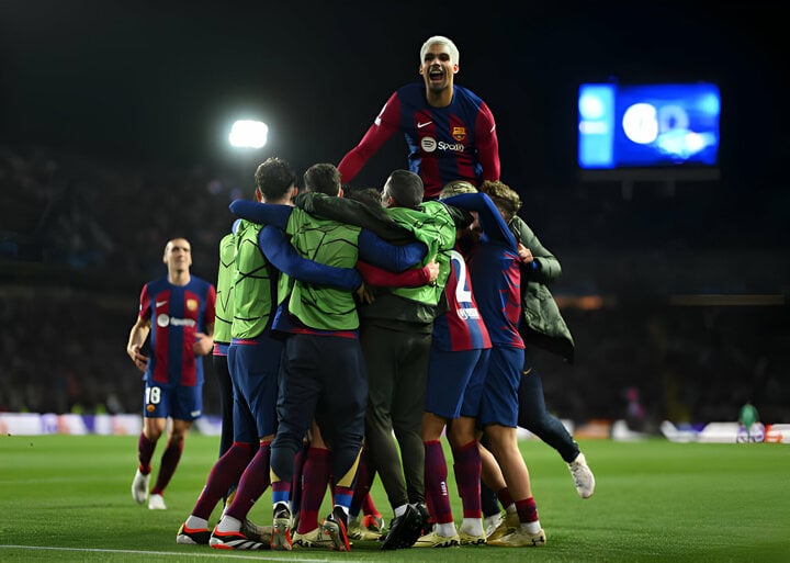 Barca tận dụng tốt cơ hội để vào tứ kết Champions League.