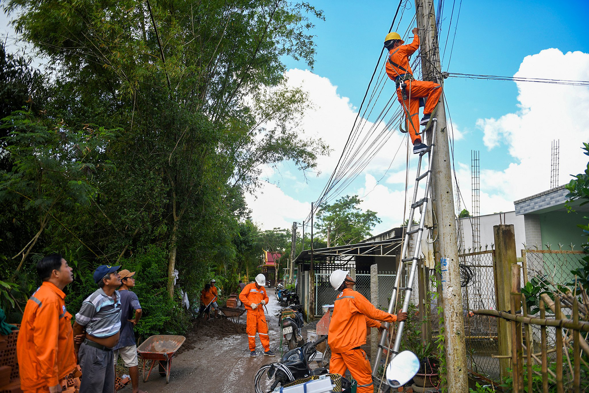 Dự thảo quyết định về cơ cấu biểu giá bán lẻ điện hạ xuống 5 bậc,  mức cao nhất hơn 3.600 đồng/kWhẢnh: H.HY