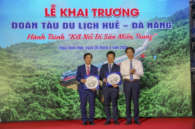 Đoàn tàu &quot;Kết nối di sản miền Trung&quot; chính thức đưa vào phục vụ khách - Ảnh 1.