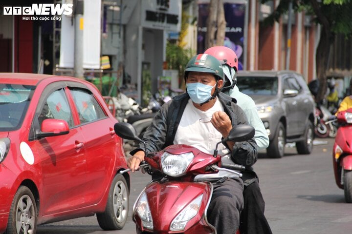 Theo cơ quan khí tượng, thời tiết TP.HCM ngày 29/3, có mây, nắng nóng gay gắt.