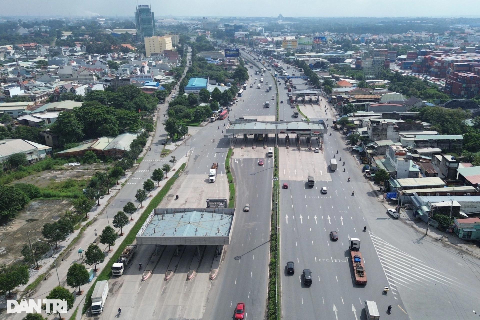 Hàng loạt trạm thu phí bỏ hoang thành 'cái bẫy' người tham gia giao thông ảnh 1