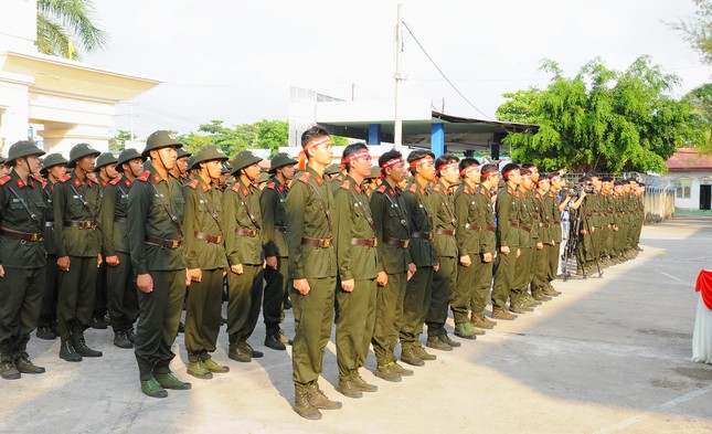 Hàng trăm cán bộ, chiến sĩ, đoàn viên thanh niên hiến máu tại Chủ Nhật Đỏ ở Cần Thơ ảnh 1