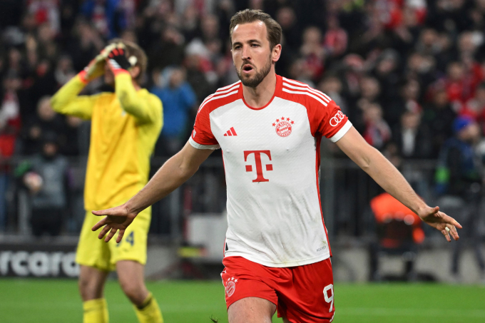 Kane mừng bàn trong trận Bayern thắng Lazio 3-0 ở lượt về vòng 1/8 Champions League tối 5/3 trên sân Allianz Arena. Ảnh: AP