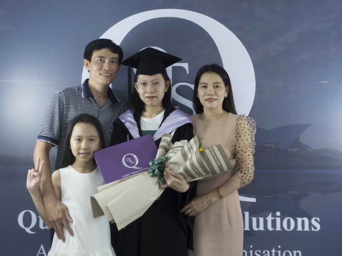 Thảo Vi trong ngày tốt nghiệp chương trình QTS BSB50102 Diploma of Business. Ảnh: Nhân vật cung cấp