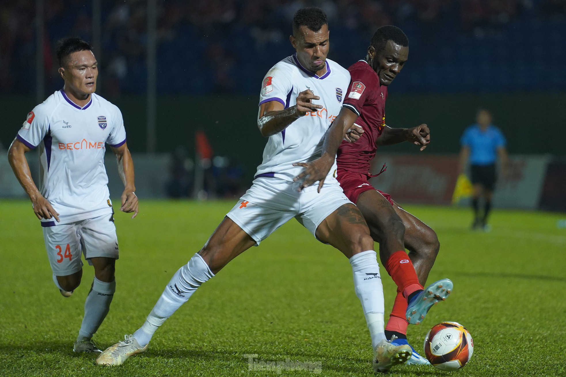 B.Bình Dương 1-0 HL Hà Tĩnh: Màn chào sân ấn tượng của ngoại binh ảnh 1