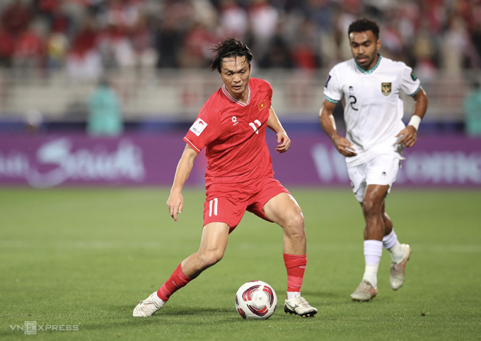 Nguyễn Tuấn Anh trong trận thua Indonesia 0-1 tại Asian Cup ở Qatar ngày 19/1. Ảnh: Lâm Thoả