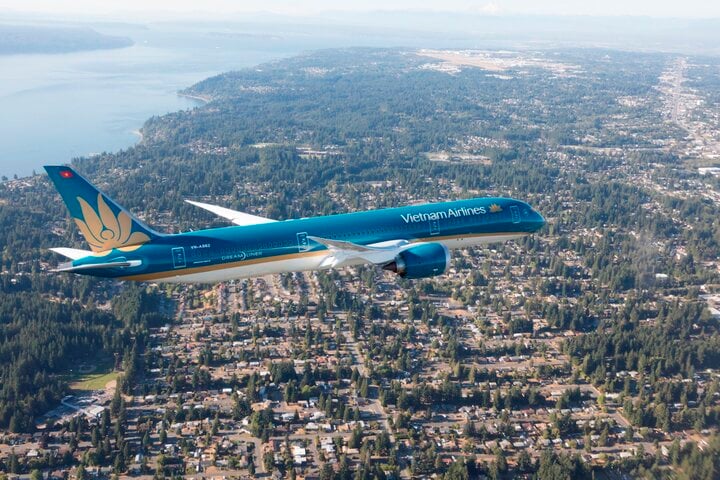 Nhiều vé giá hấp dẫn trên toàn mạng bay của Vietnam Airlines - 1