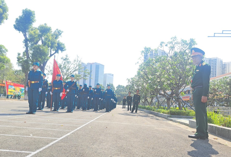 Mỗi ng&agrave;y đội h&igrave;nh tập diễu binh phải luyện cho đến khi cả Đại đội như 1 thể thống nhất.