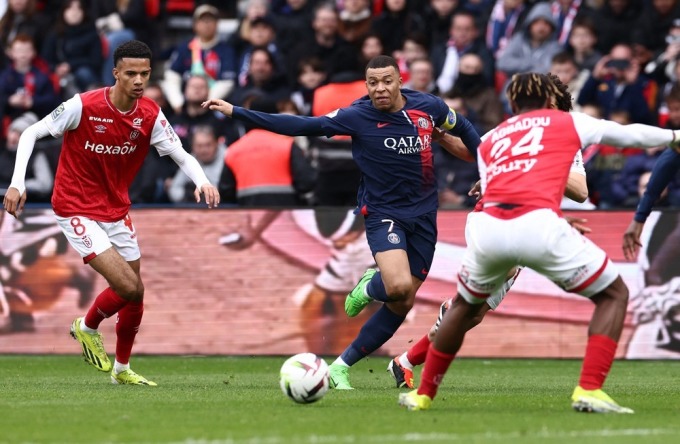 Mbappe (số 7) không thể chọc thủng lưới Reims trên sân Parc des Princes hôm 10/3. Ảnh: Reuters