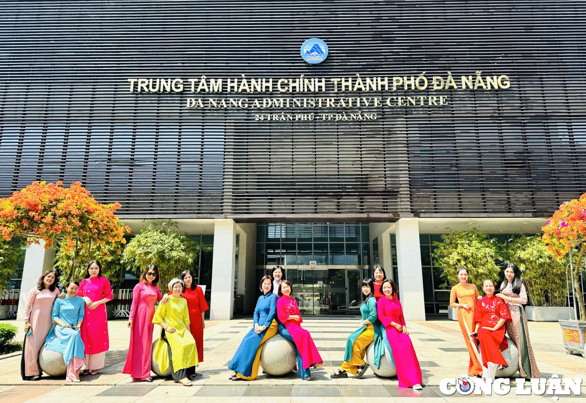 phu nu da nang soi noi huong ung tuan le ao dai nhan ngay 8 3 hinh 1