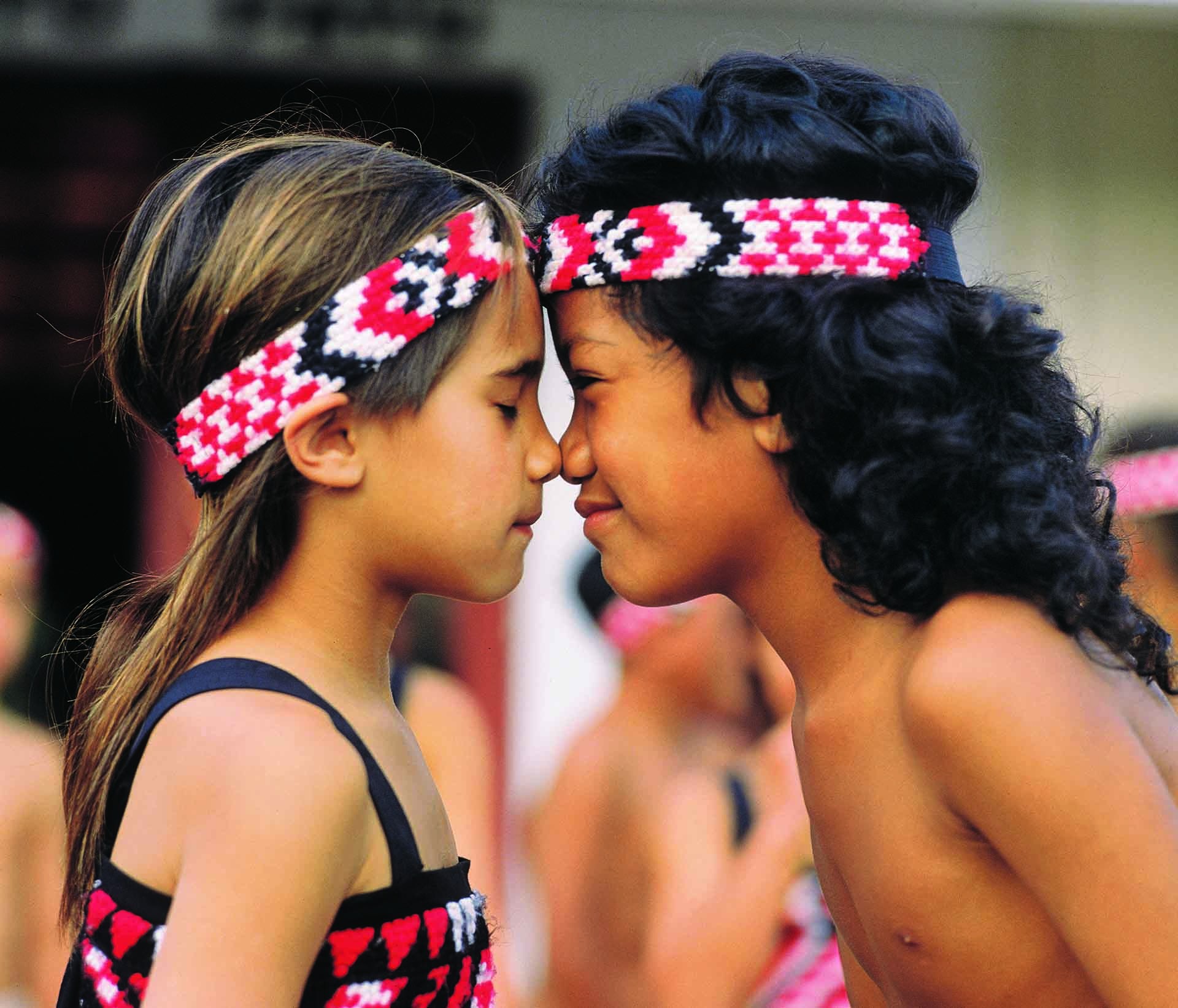 Hongi là cách chào hỏi truyền thống của người Maori ở New Zealand. (Nguồn: roswellpres.org)