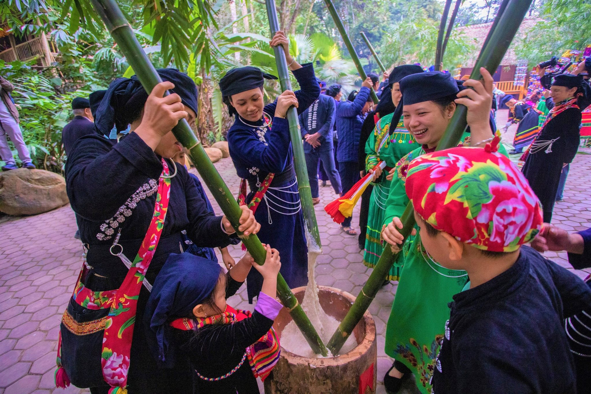 giu-gin-va-phat-trien-vh-truyen-thong-cac-dan-toc-tai-thai-nguyen.jpg